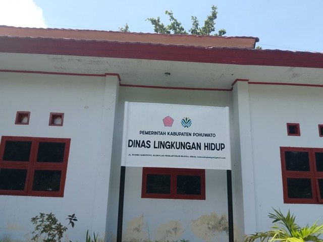 Kantor Dinas Lingkungan Hidup (DLH) Kabupaten Pohuwato. (Foto: Defri Tahir/Hibata.id)