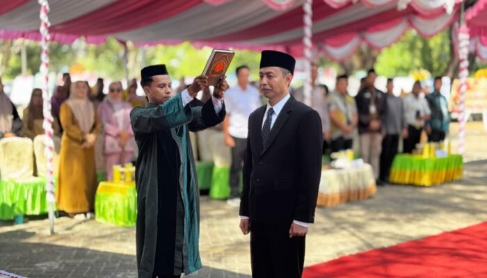 Pelantikan Unik di Tepi Laut, Prof Nurdin Resmi Jadi Sekda Boalemo