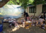 Proses pemusnahan ratusan ribu batang rokok ilegal oleh Bea Cukai Gorontalo sebagai hasil penindakan periode 2025–2026/Hibata.id