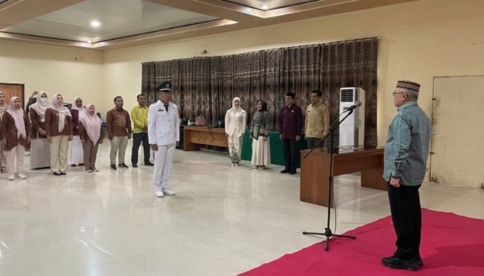 Bupati Gorontalo Lantik Pj Kades Olobua, Tekankan Netralitas Pilkades