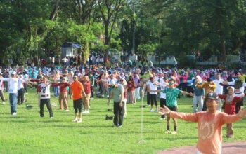 Suasana meriah dan penuh kebersamaan mewarnai jalan sehat dan senam bersama di Alun-Alun Bone Bolango pada HUT ke-23 dan Hardiknas 2026/Hibata.id