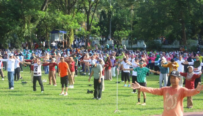 HUT ke-23 Bone Bolango dan Hardiknas 2026, Warga Antusias Ikuti Jalan Sehat