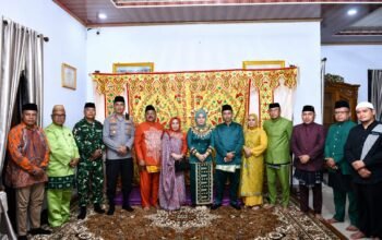 Pemerintah Kabupaten Boalemo menggelar prosesi adat Mopotilolo untuk menyambut Sekretaris Daerah (Sekda) Boalemo, Prof. Dr. Nurdin, S.P., M.Si/Hibata.id