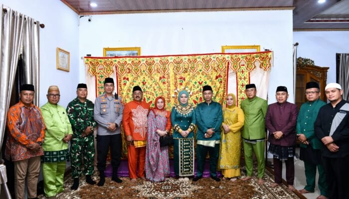 Prosesi Adat Mopotilolo Sambut Sekda Boalemo, Perkuat Semangat Kerja Pemerintahan