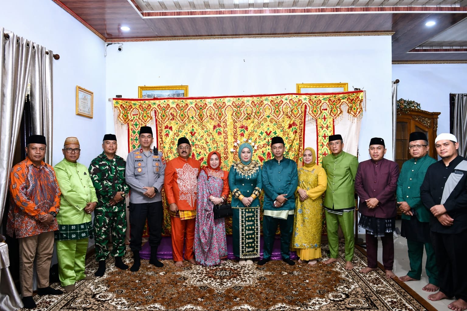 Pemerintah Kabupaten Boalemo menggelar prosesi adat Mopotilolo untuk menyambut Sekretaris Daerah (Sekda) Boalemo, Prof. Dr. Nurdin, S.P., M.Si/Hibata.id