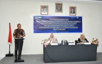 Wakil Bupati Boalemo, Lahmuddin Hambali saat saat menutup Rapat Koordinasi (Rakor) Pencegahan dan Pengendalian Penyakit serta Penyehatan Lingkungan yang digelar Dinas Kesehatan Boalemo, Jumat, 24 April 2026. (Foto: Humas Pemda Boalemo)