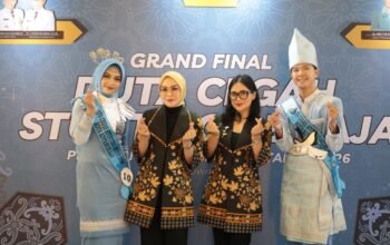 Ketua TP PKK Kota Kotamobagu, Rindah Gaib Mokoginta, dan Wakil Ketua TP PKK Kotamobagu, Resty Mangkat Somba bersama Chrismart Imanuel Jourdan Palenewen dan , Megrisa Hidayat Lasena yang merupakan duta Duta Stunting Kotamobagu. (Foto: Humas Pemkot Kotamobagu)