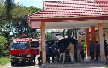 Pemeriksaan fisik BPK kendaraan dinas pemda Pohuwat. (Foto: Defri Tahir)