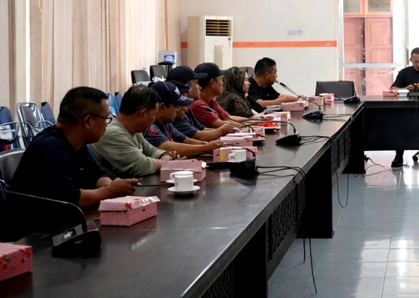 Para penambang mengungkap kerusakan talang penangkap emas/Hibata.id