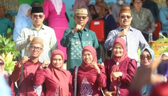 Ismet Mile Ajak Semua Pihak Bergerak Majukan Pendidikan Bone Bolango