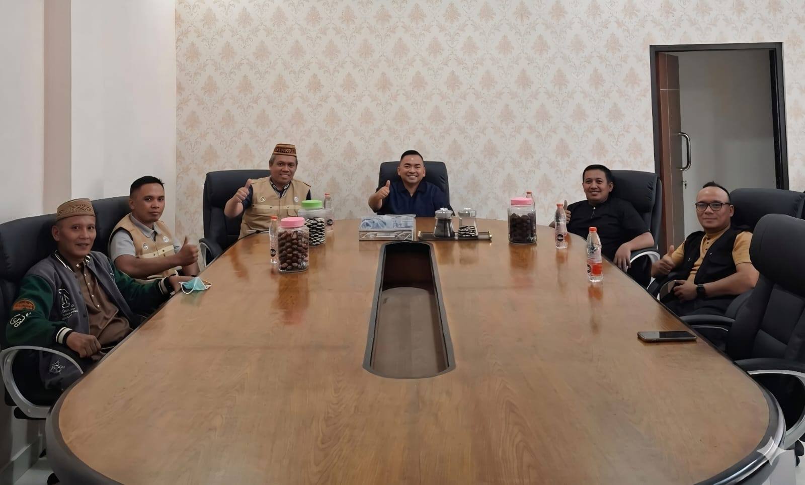 Pengurus Koperasi GASS bertemu dengan Badan Pengawas di Bone Bolango untuk membahas penguatan organisasi, perubahan aturan internal, dan agenda kerja ke depan. (Foto: Dok. Pedro Bau)/Hibata.id