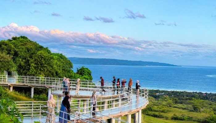 Puncak Kahianga Tomia, Menikmati Wakatobi dari Negeri di Atas Laut Banda