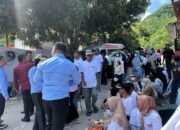 Antusiasme warga memadati pesisir Leato Selatan, Kota Gorontalo, menyambut kedatangan Presiden Prabowo Subianto untuk meresmikan Kampung Nelayan Merah Putih/Hibata.id
