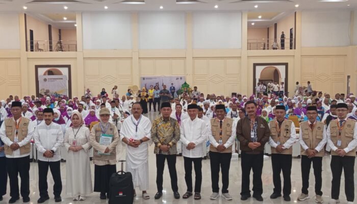 Ghalieb Titip Doa untuk Gorontalo Saat Lepas Ratusan Calon Haji