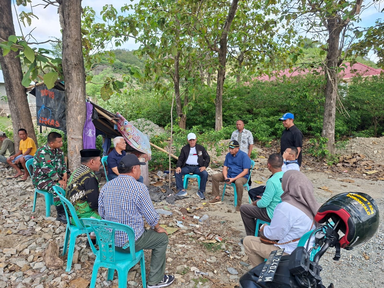 Pimpinan dan Anggota Komisi I DPRD Provinsi Gorontalo turun langsung meninjau perkembangan pembangunan Gerai Koperasi Desa (Kopdes)/Hibata.id