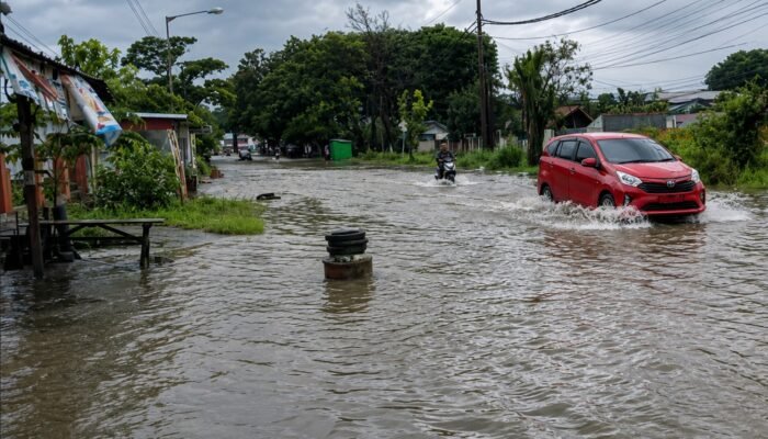 Tips Aman Melintasi Jalan Banjir di Gorontalo Saat Cuaca Ekstrem