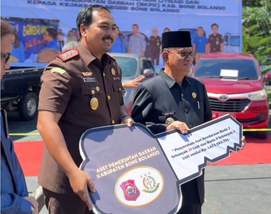 Kejaksaan Negeri Bone Bolango menyerahkan 35 kendaraan dinas hasil penyelamatan aset daerah senilai Rp1,67 miliar kepada Pemkab Bone Bolango melalui program JADAS/Hibata.id