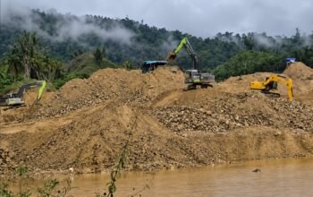 Aktivitas tambang emas tanpa izin (PETI) di Desa Popaya, Kecamatan Dengilo, Kabupaten Pohuwato, Provinsi Gorontalo. (Foto: Dok. Hibata.id)