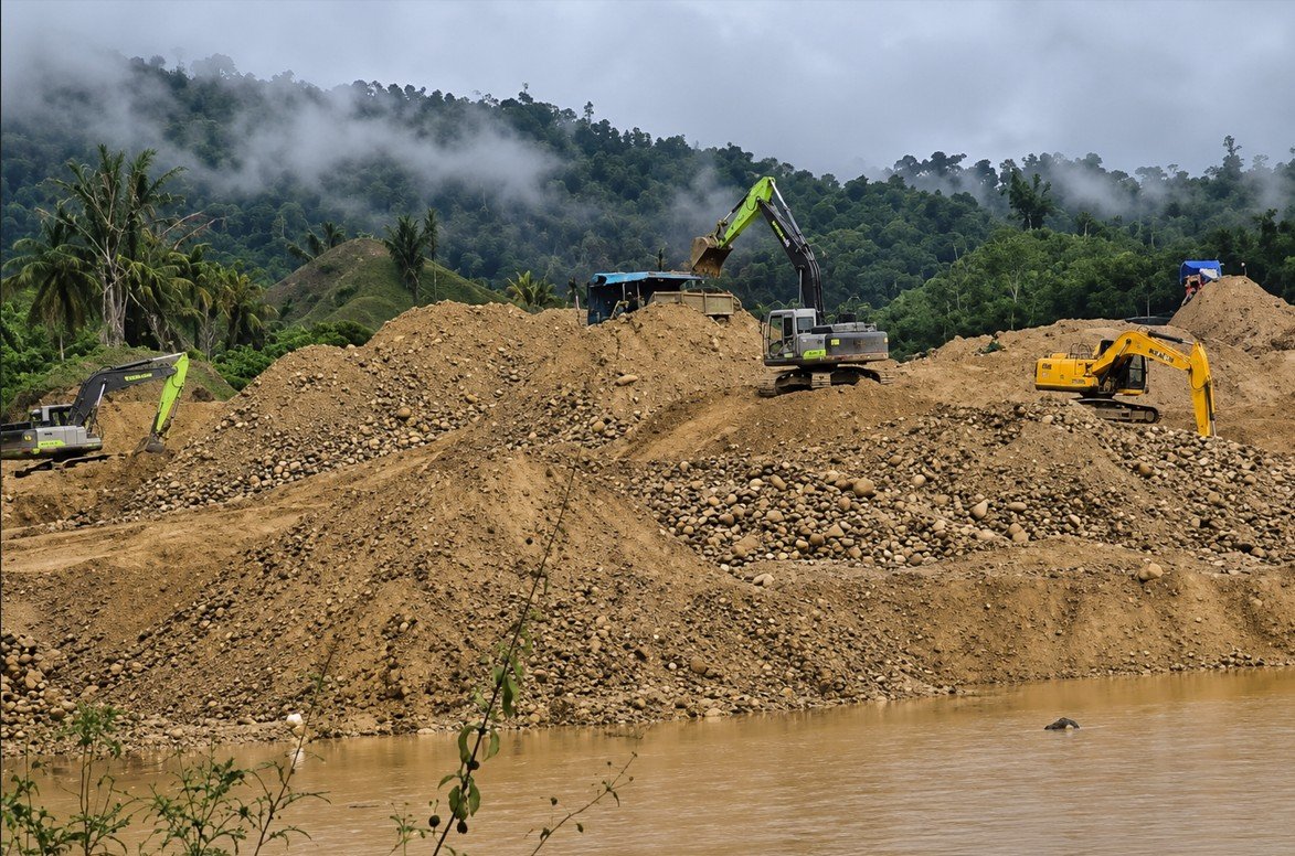 Aktivitas tambang emas tanpa izin (PETI) di Desa Popaya, Kecamatan Dengilo, Kabupaten Pohuwato, Provinsi Gorontalo. (Foto: Dok. Hibata.id)