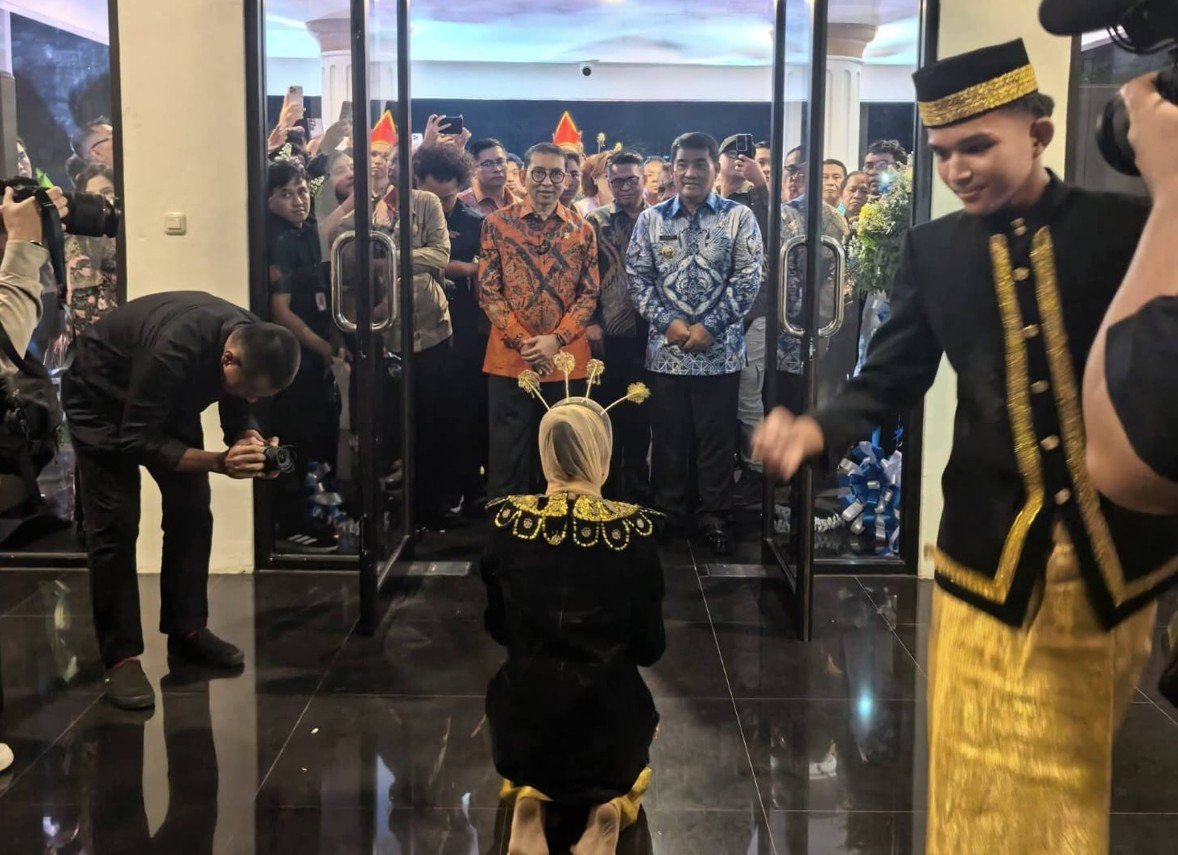 Tari Mojoke, tarian tradisional khas Bintauna, Kabupaten Bolaang Mongondow Utara (Bolmut), tampil memukau saat menyambut Menteri Kebudayaan Republik Indonesia dalam peresmian Museum Daerah Sulawesi Utara/Hibata.id
