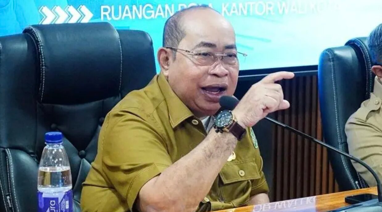Wali Kota Gorontalo, Adhan Dambea saat memberikan arahan di rapat koordinasi bersama OPD se-Kota Gorontalo, Senin, 4 Mei 2026. (Foto: Humas Pemkot Gorontalo)