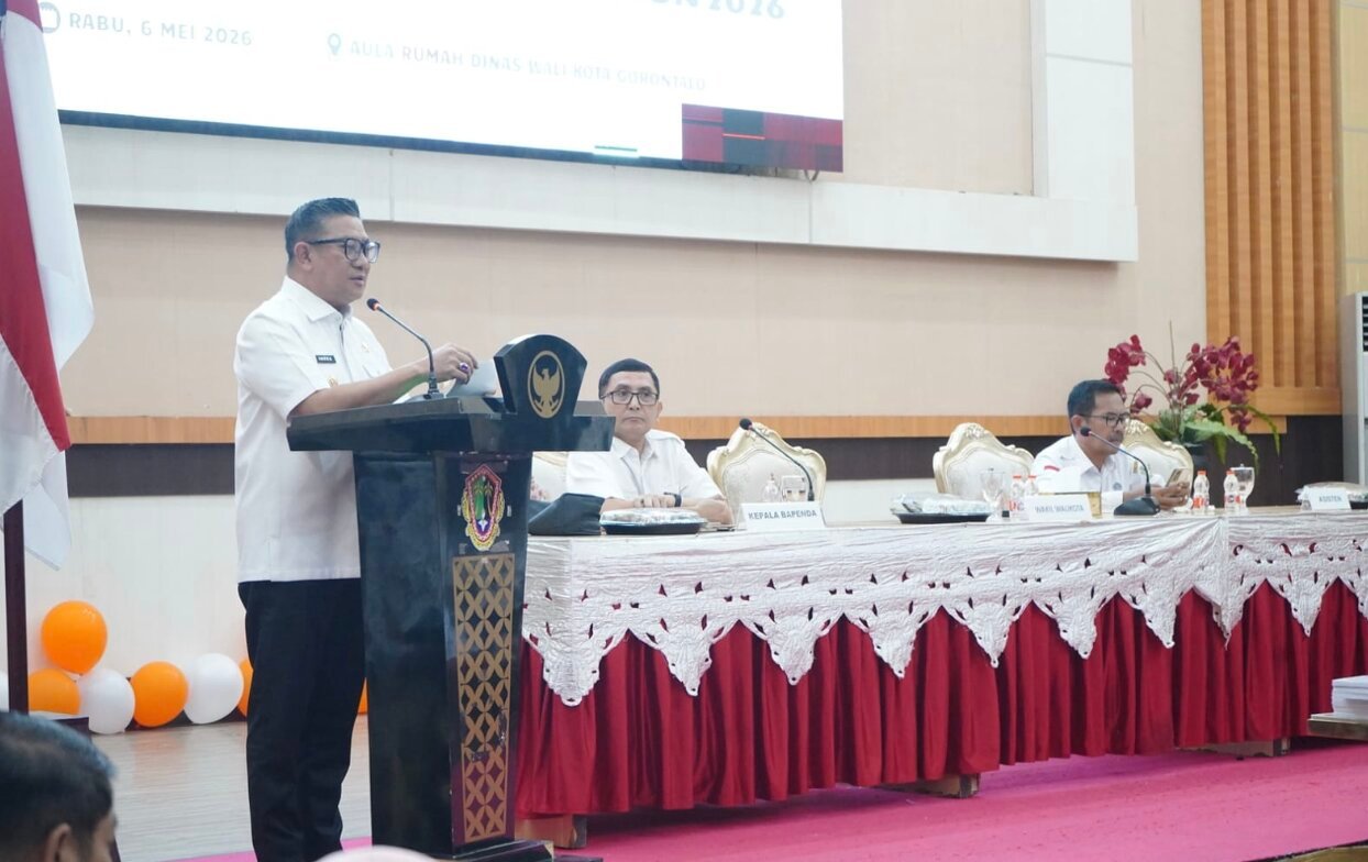 Wakil Wali Kota Gorontalo, Indra Gobel, saat memberikan sambutan di Sosialisasi Aplikasi e-SPPT dan Penyerahan DHKP PBB-P2, Rabu, 6 Mei 2026. (Foto: Humas Pemkot Gorontalo)