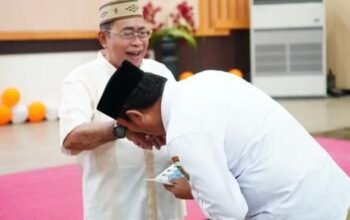 Wali Kota Gorontalo, Adhan Dambea, secara resmi melepas Jemaah Calon Haji (JCH) Korps Pegawai Republik Indonesia (Korpri) Kota Gorontalo untuk menunaikan ibadah haji 1447 Hijriah/2026. (Foto: Humas Pemkot Gorontalo)