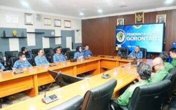 Audiensi bersama panitia dan dewan juri Sayembara Desain Kantor Wali Kota Gorontalo yang digelar di Ruang Pola Kantor Wali Kota Gorontalo, Kamis (7/5/2026). (Foto: Humas Pemkot Gorontalo)