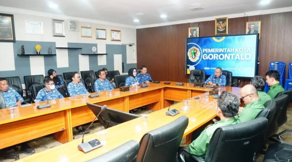 Audiensi bersama panitia dan dewan juri Sayembara Desain Kantor Wali Kota Gorontalo yang digelar di Ruang Pola Kantor Wali Kota Gorontalo, Kamis (7/5/2026). (Foto: Humas Pemkot Gorontalo)
