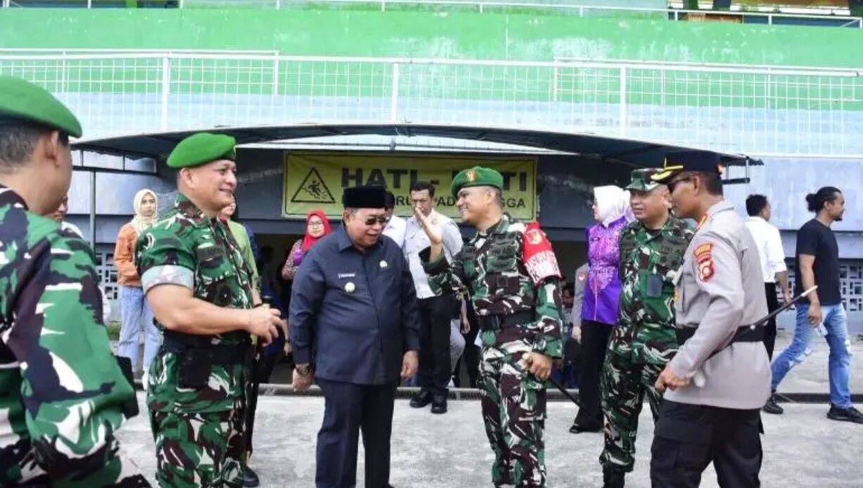 Wali Kota Gorontalo Adhan Dambea melakukan peninjauan langsung ke sejumlah fasilitas di Stadion Gelanggang Olahraga Kota Gorontalo pada Jumat (8/5/2026). (Foto: Humas Pemkot Gorontalo)