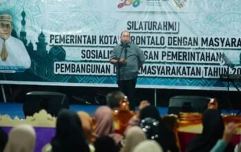 Wali Kota Gorontalo Adhan Dambea mendorong pengembangan pusat usaha masyarakat di wilayah Kota Utara saat menghadiri kegiatan silaturahmi pemerintah kota di Kelurahan Wongkaditi Timur, Jumat (8/5/2026). (Foto: Humas Pemkot Gorontalo)