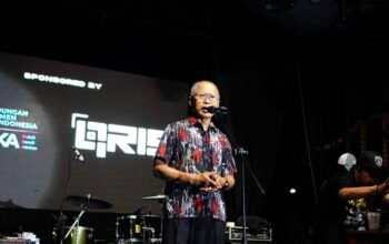 Sekretaris Daerah (Sekda) Kota Gorontalo, Ismail Madjid saat menghadiri penutupan Scooter Land Gorontalo Mods Mayday di Lapangan Taruna Remaja, Sabtu malam, 9 Mei 2026. (Foto: Humas Pemkot Gorontalo)