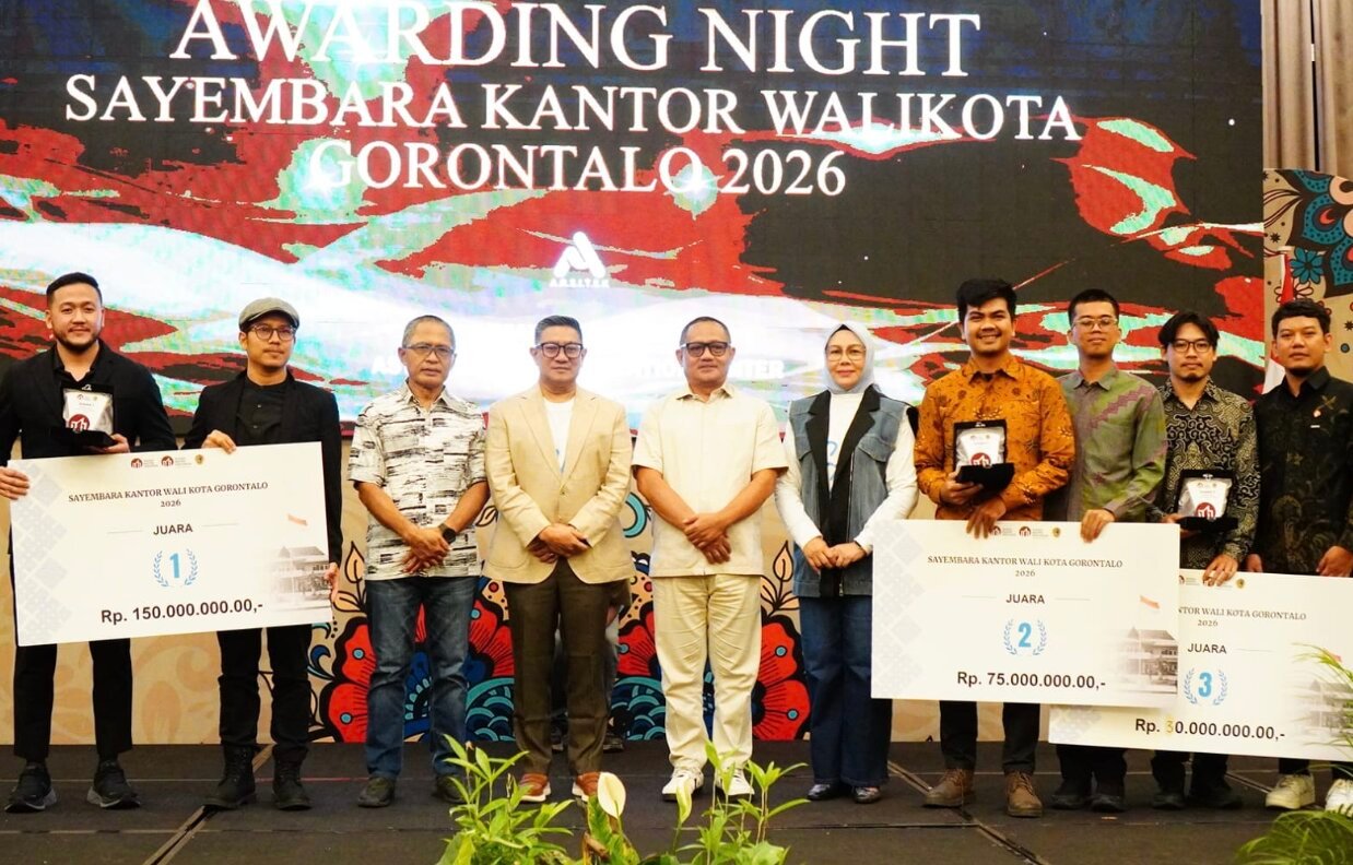 Wakil Wali Kota Gorontalo, Indra Gobel usai memberikan hadiah kepada pemenang pertama dan berhak membawa pulang sebesar Rp150 juta. (Foto: Humas Pemkot Gorontalo)