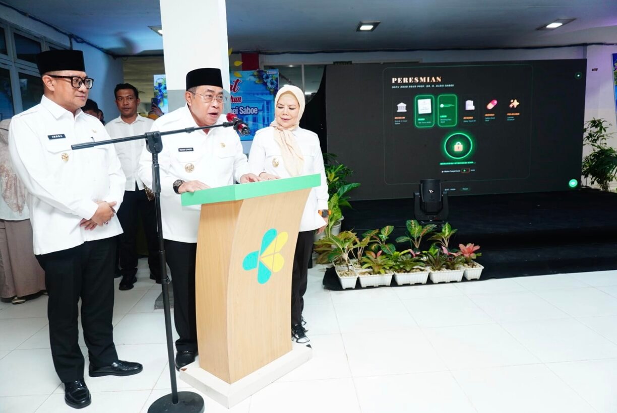 Wali Kota Gorontalo, Adhan Dambea, yang membuka acaramemperingati satu abad berdirinya RSUD Prof. Dr. H. Aloei Saboe. (Foto: Humas Pemkot Gorontalo)