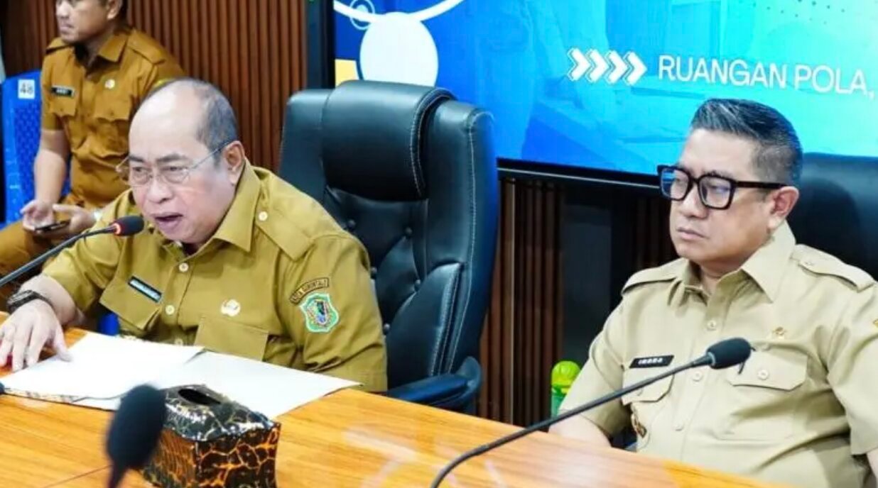 Wali Kota Gorontalo Adhan Dambea saat dalam rapat koordinasi dan evaluasi (Rakorev) penyelenggaraan pemerintahan, pembangunan, dan kemasyarakatan, Senin, 25 Mei 2026,  (Foto: Humas Pemkot Gorontalo)