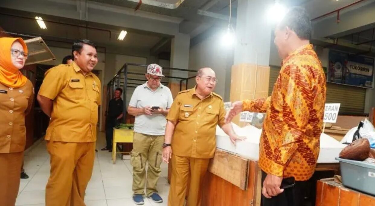 Wali Kota Adhan Dambea  melakukan inspeksi mendadak (sidak) ke Pasar Sentral Gorontalo, Senin, 25 Mei 2026. (F0t0: Humas Pemkot Gorontalo)