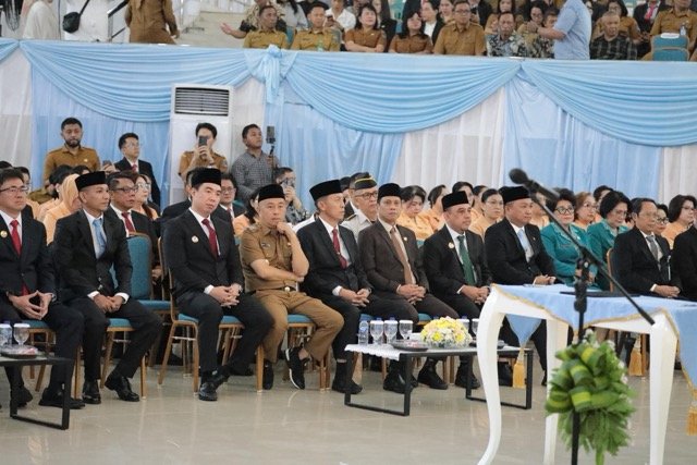 Wali Kota Kota Kotamobagu, Weny Gaib, menghadiri pelantikan Tahlis Gallang sebagai Sekretaris Daerah Provinsi Provinsi Sulawesi Utara. (Foto: Humas Pemkot Kotamobagu)