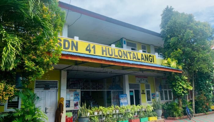 Siswa di Kota Gorontalo Makan MBG, Guru Pilih Santap Menu Mawar Sharon