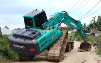 Satu unit excavator merek Sunward yang diamankan di pertambangan tanpa izin (PETI) di Desa Bulangita, Kecamatan Marisa, Kabupaten Pohuwato. (Foto: Istw)