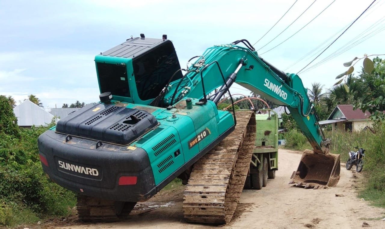 Satu unit excavator merek Sunward yang diamankan di pertambangan tanpa izin (PETI) di Desa Bulangita, Kecamatan Marisa, Kabupaten Pohuwato. (Foto: Istw)