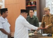 Bupati Ismet Mile saat menerima kunjungan silaturahmi Pengurus DPD PSI Bone Bolango di Ruang Kerja Bupati, Selasa (5/6/2026)/Hibata.id