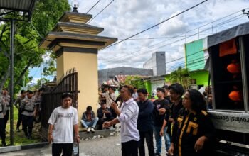 Aksi massa di Polda Gorontalo memanas. Warga desak penertiban PETI Pohuwato, soroti dugaan oknum dan ancaman krisis air bersih/Hibata.id