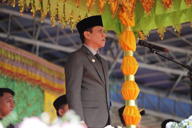 Wali Kota Kotamobagu, Weny Gaib, memimpin upacara peringatan Hari Pendidikan Nasional (Hardiknas) 2026 di lingkungan Pemerintah Kota Kotamobagu. Kegiatan tersebut berlangsung di Alun-alun Boki Hontinimbang, Rabu, 6 Mei 2026. (Foto: Humas Pemkot Kotamobagu)