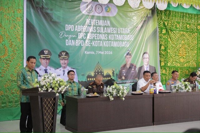 Wali Kota Kotamobagu Weny Gaib bersama Wakil Wali Kota Rendy Virgiawan Mangkat menerima kunjungan kerja Kepala Kejaksaan Tinggi Sulawesi Utara Jacob Hendrik Pattipeilohy di Kota Kotamobagu, Kamis (7/5/2026). (Foto: Humas Pemkot Kotamobagu)