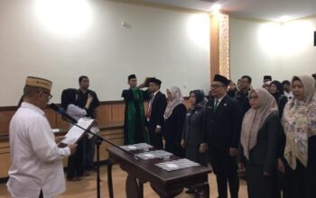 Bupati Bone Bolango Ismet Mile melantik pejabat administrator, struktural, dan fungsional di lingkungan Pemkab Bone Bolango. Pelantikan menekankan profesionalisme ASN dan pelayanan publik/Hibata.id