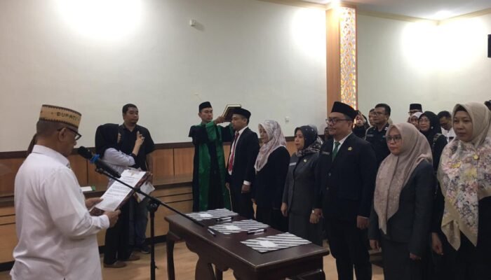 Bupati Bone Bolango Lantik Delapan Pejabat, Ini Pesan Tegas Ismet Mile