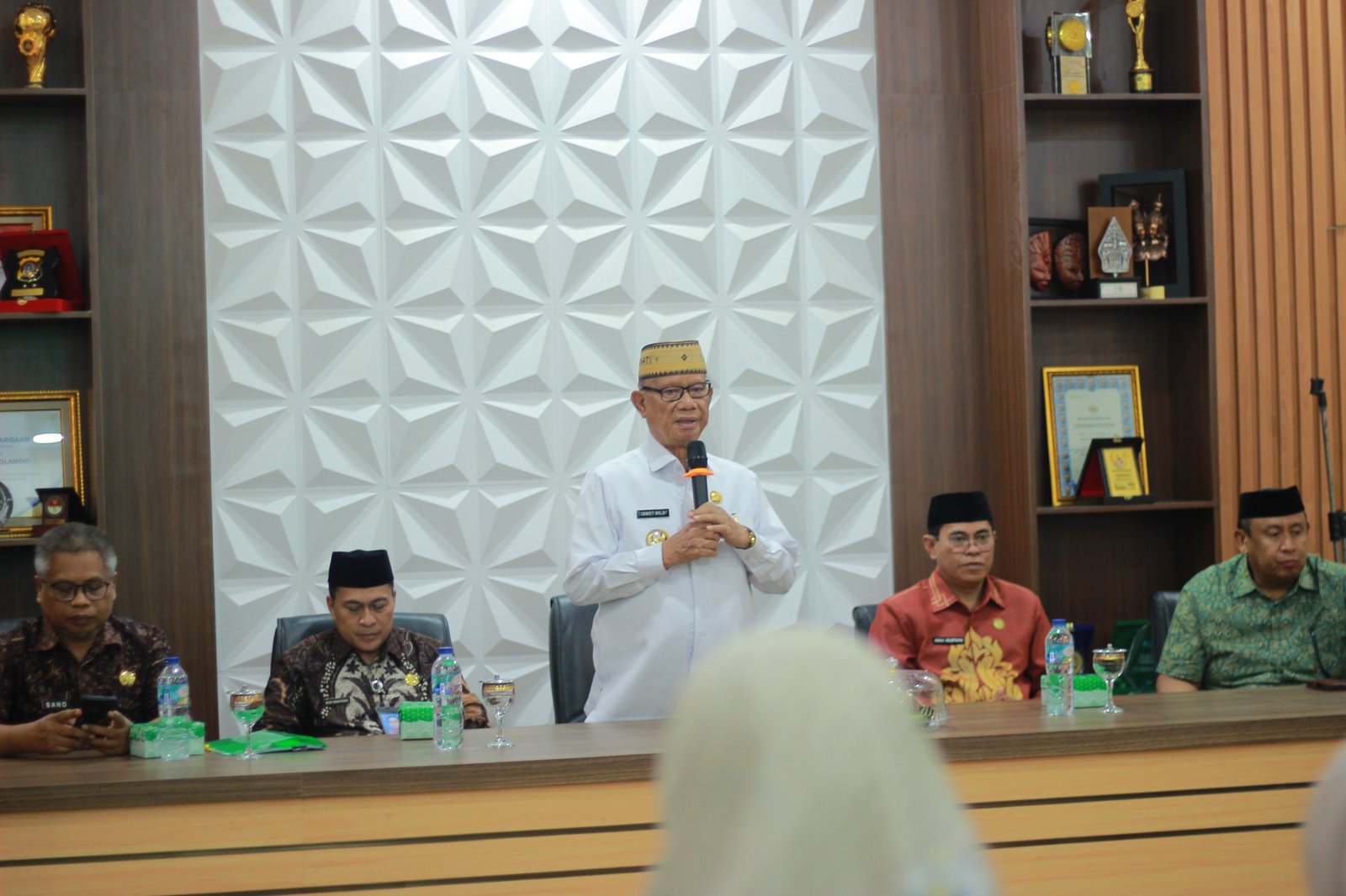 Bupati Bone Bolango Ismet Mile memberikan arahan usai Lantik Pejabat Fungsional Baru/Hibata.id