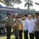 Wali Kota Kotamobagu Weny Gaib, Wakil Wali Kota Rendy Virgiawan Mangkat saat menyambut Menteri Pertahanan RI Sjafrie Sjamsoeddin tiba menggunakan helikopter dalam rangka kunjungan kerja di Kota Kotamobagu. (Foto: Humas Pemkot Kotamobagu)