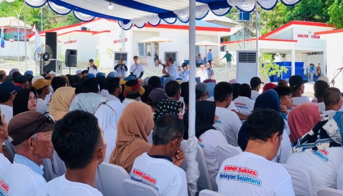 Ratusan Nelayan Leato Sambut Kedatangan Presiden Prabowo di Gorontalo