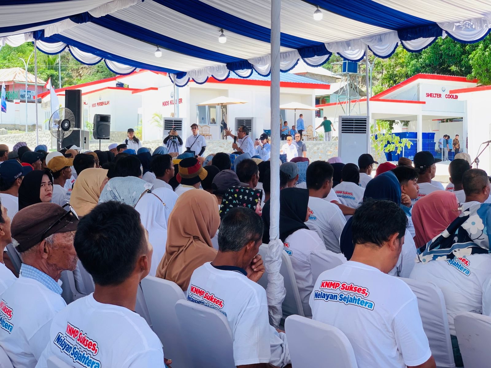 Ratusan nelayan di Kelurahan Leato, Kota Gorontalo, menyambut kunjungan Presiden Prabowo Subianto/Hibata.id